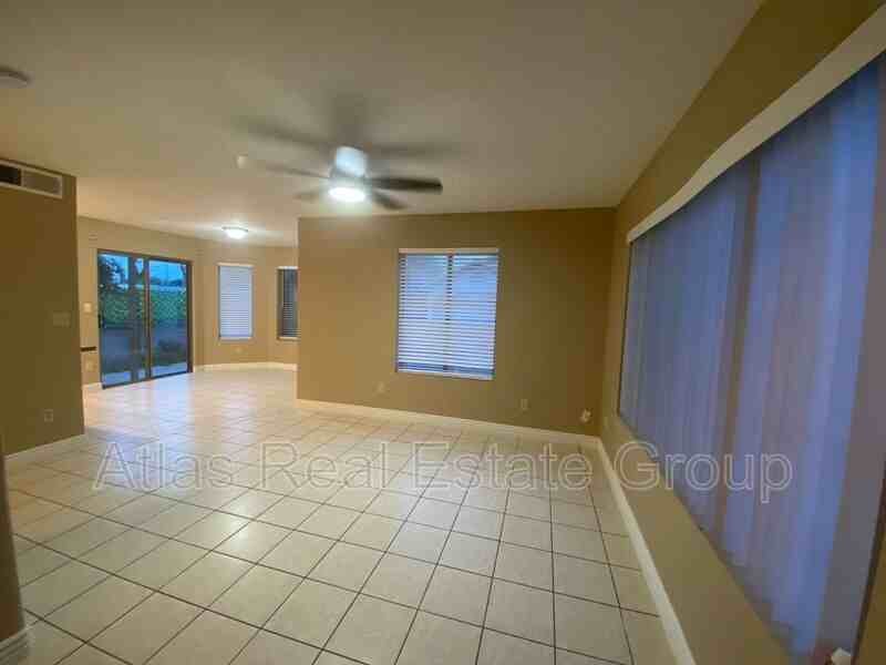 330 N Fresno St - Photo 3 of 19