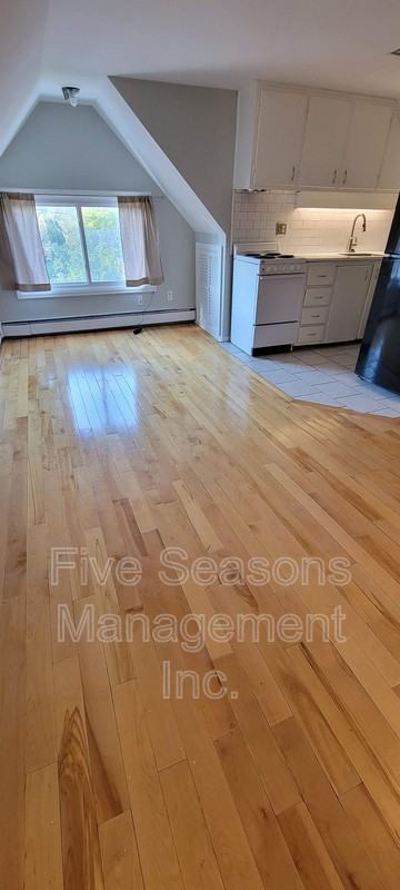 94 N Winooski Ave - Photo 4 of 13