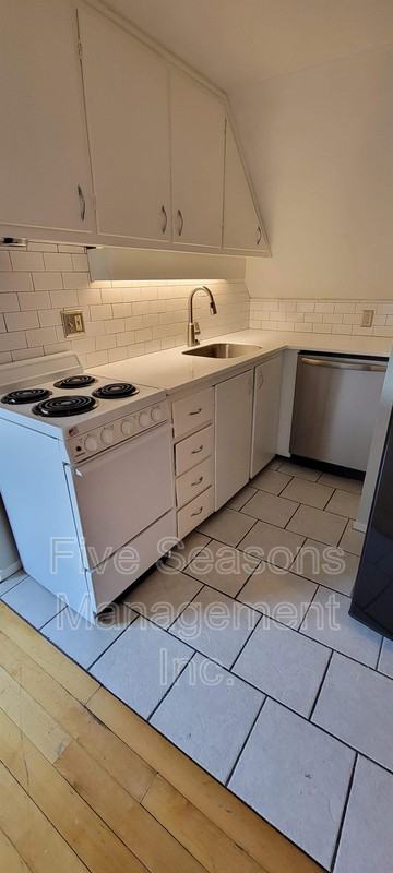 94 N Winooski Ave - Photo 5 of 13