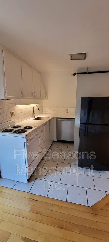 94 N Winooski Ave - Photo 7 of 13