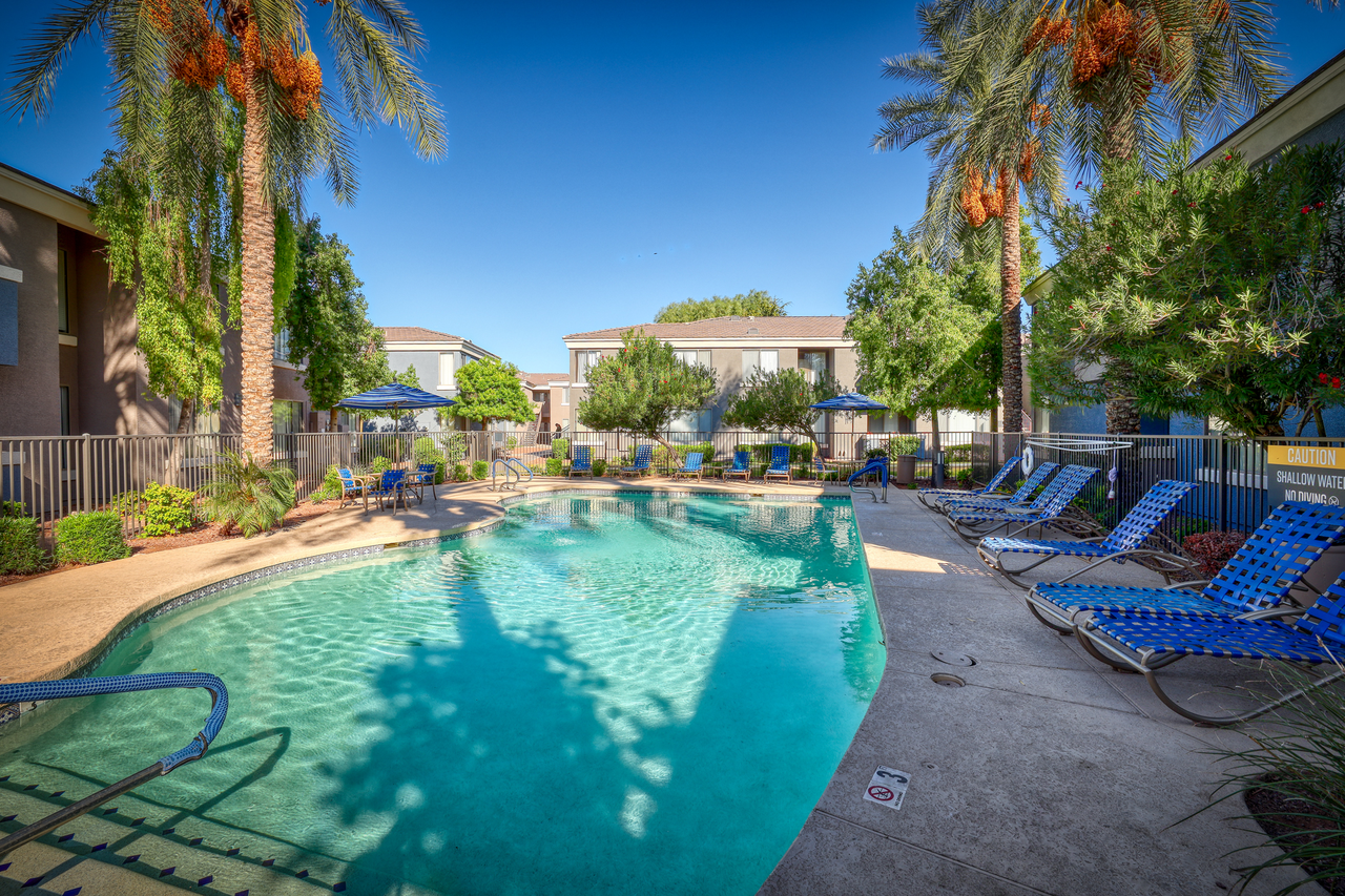 Oxford Apartments - Photo 5 of 31