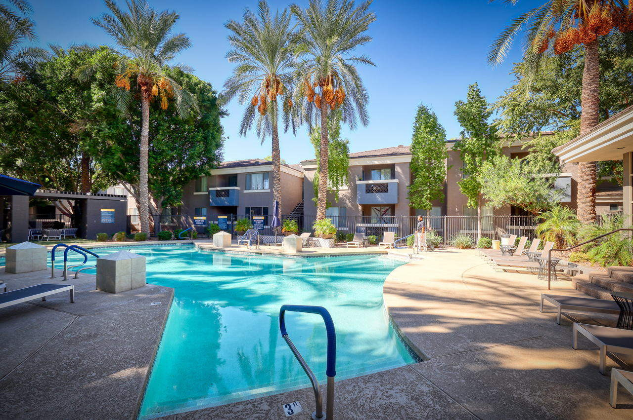 Oxford Apartments - Photo 6 of 31