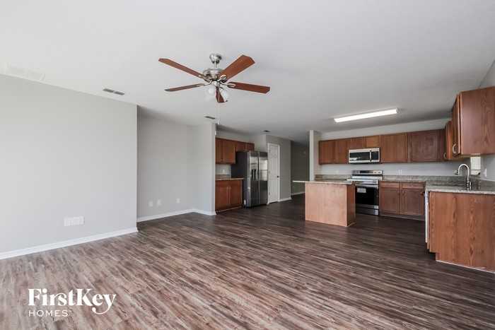 521 Windrose Dr - Photo 3 of 15