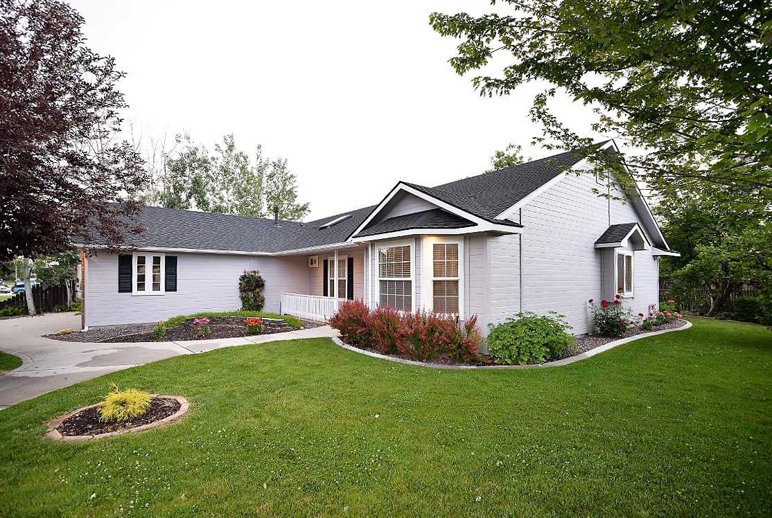 3030 N Forecast Street - Photo 3 of 41