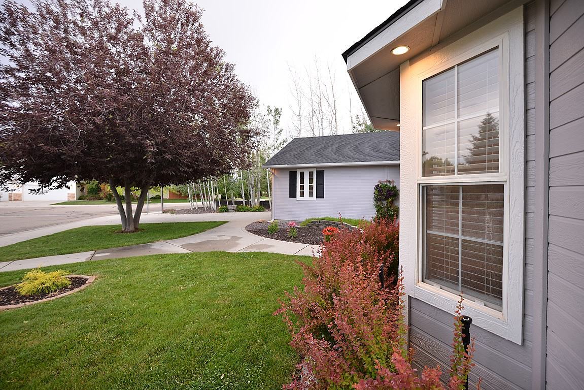 3030 N Forecast Street - Photo 5 of 41