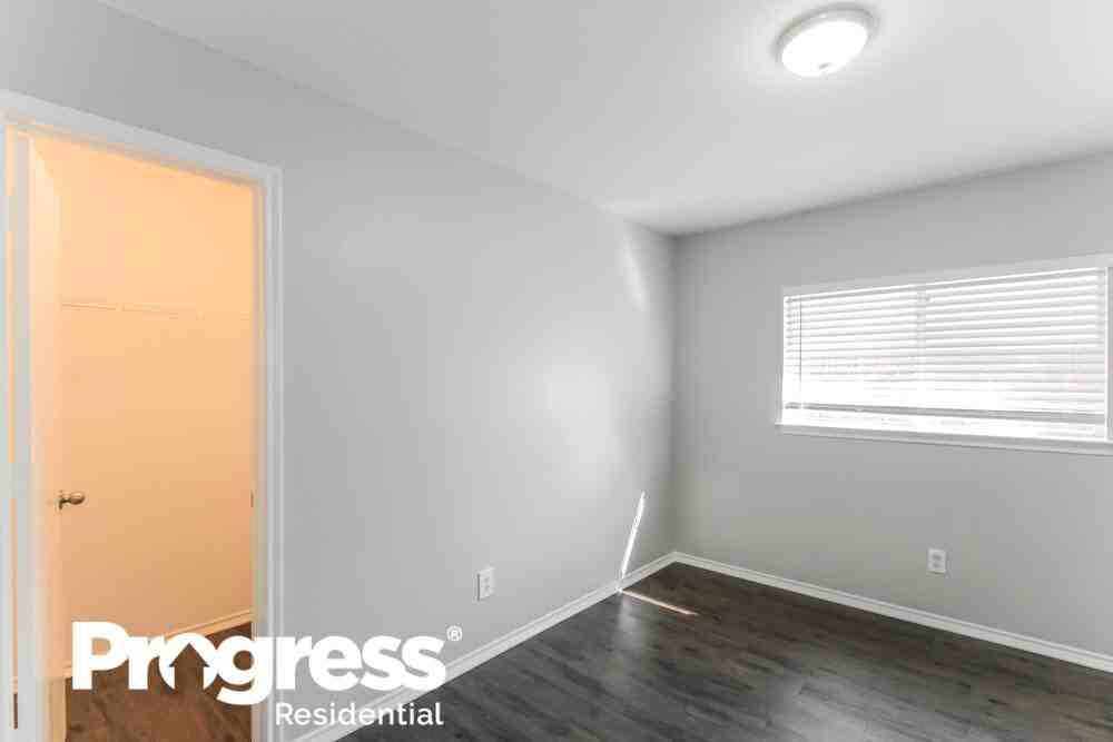 4933 Diamond Trace Trl - Photo 3 of 16