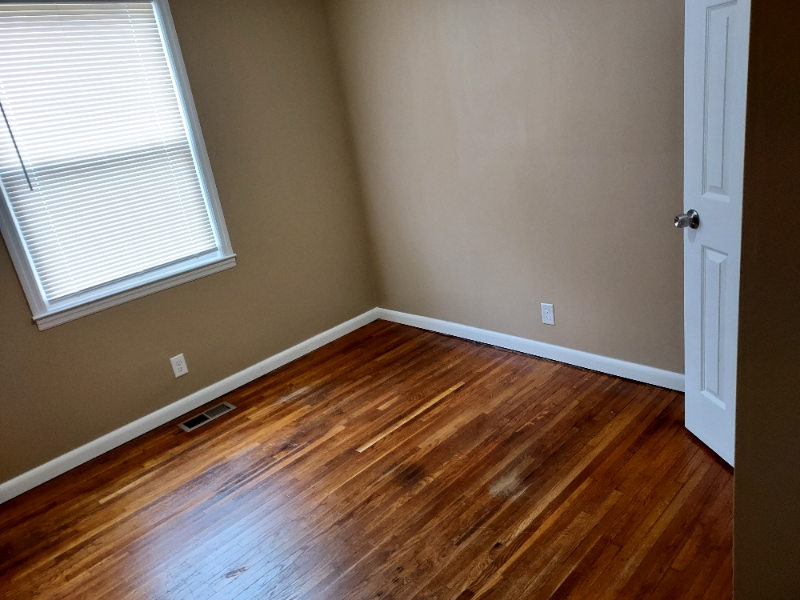 333 Grace St - Photo 5 of 11