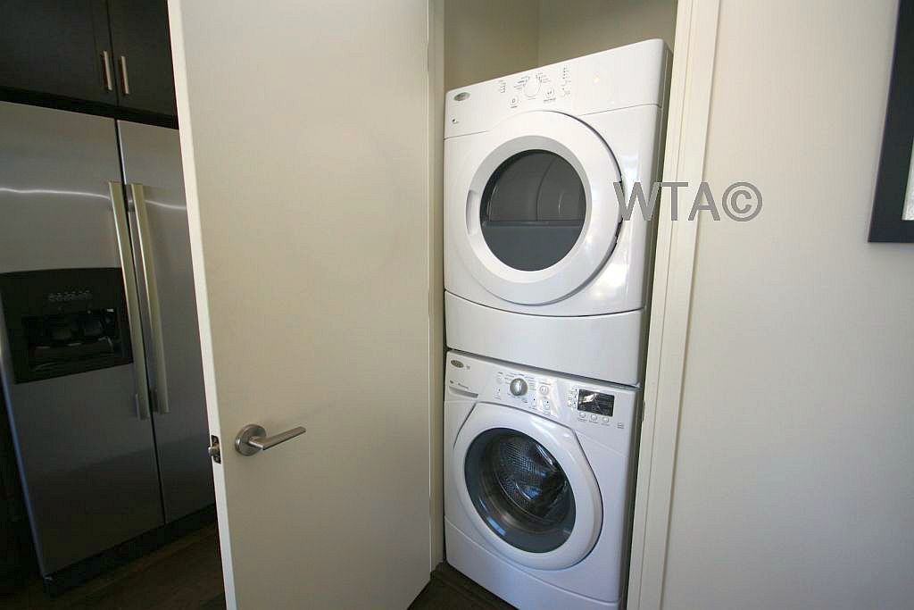 301 BRAZOS ST - Photo 2 of 36