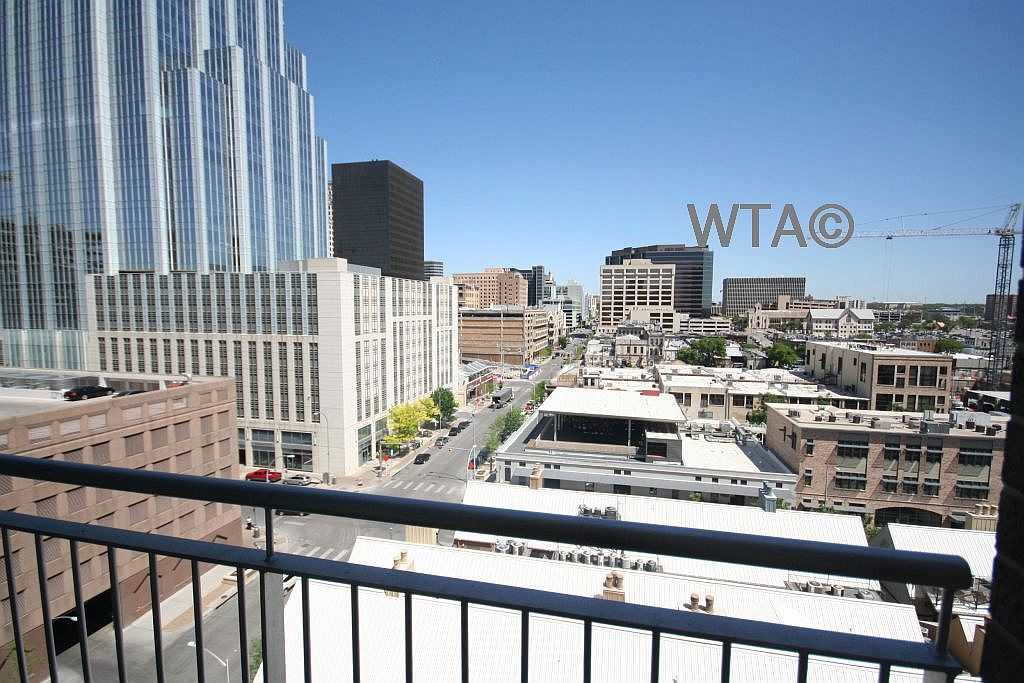 301 BRAZOS ST - Photo 3 of 36