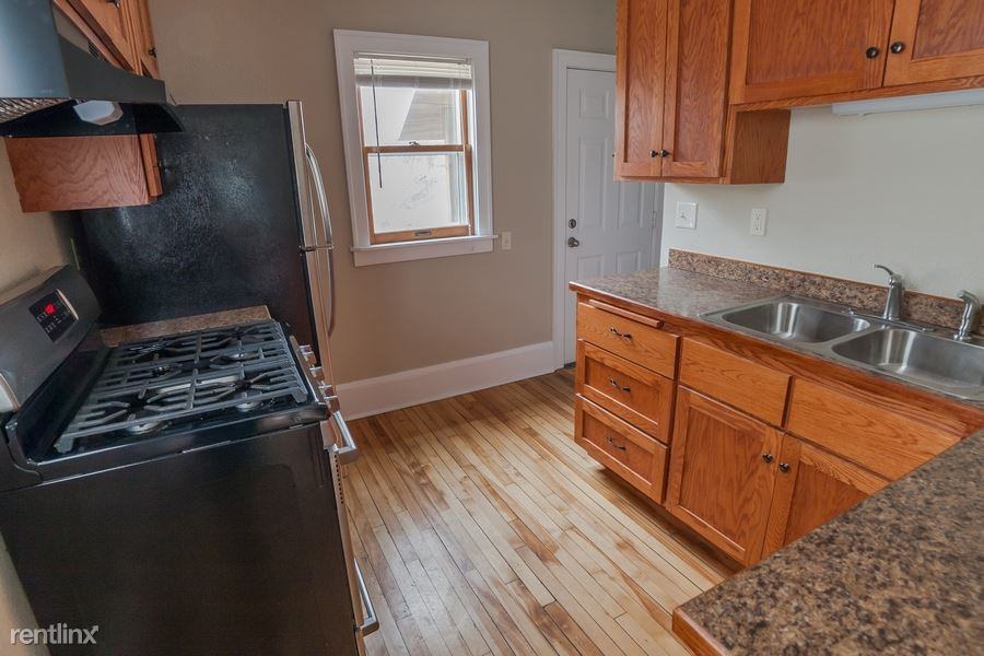 1083 Western Ave N - Photo 3 of 10