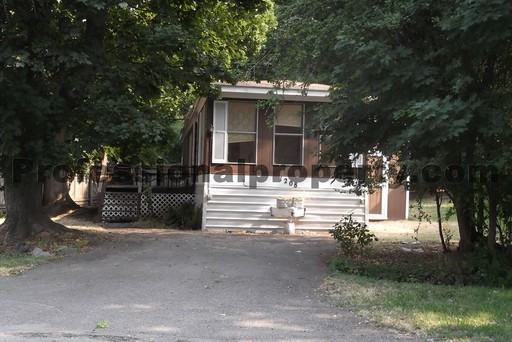 1208 Poplar St - Photo 3 of 13