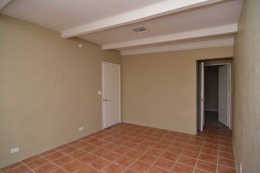 2325 E Blacklidge Dr - Photo 3 of 13