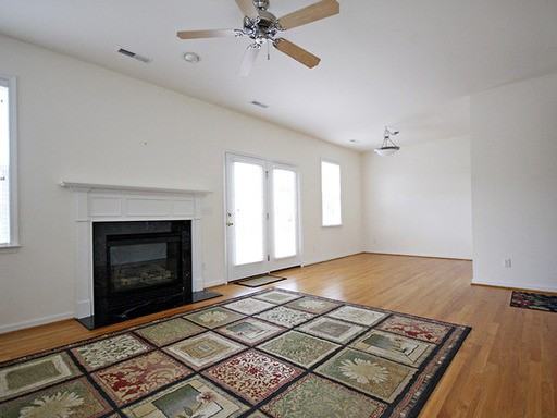 917 Locust Ln - Photo 3 of 12