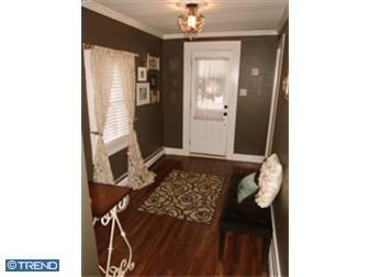 325 Lakedale Rd - Photo 3 of 21