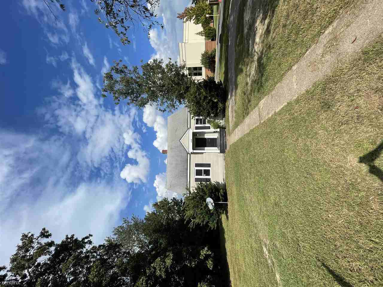 306 St Claire Ln - Photo 2 of 5