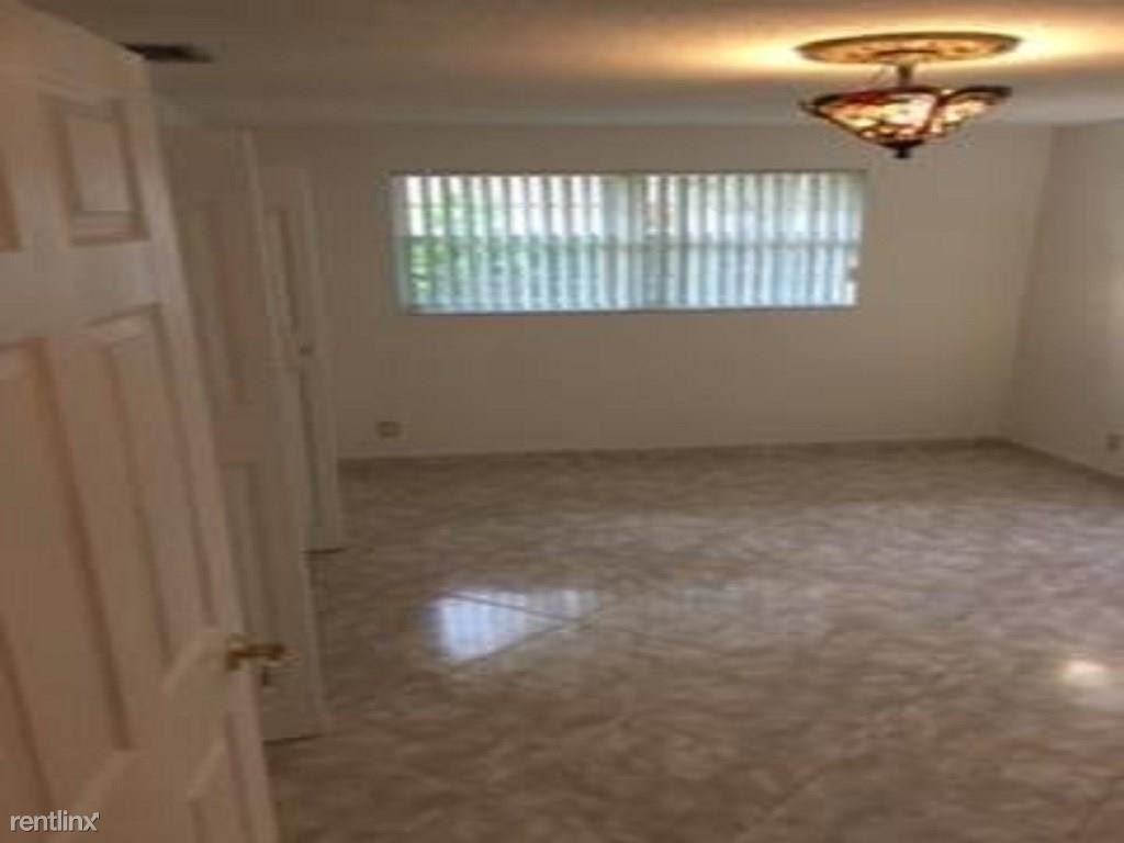 3881 Nw 100th Ave - Photo 3 of 10