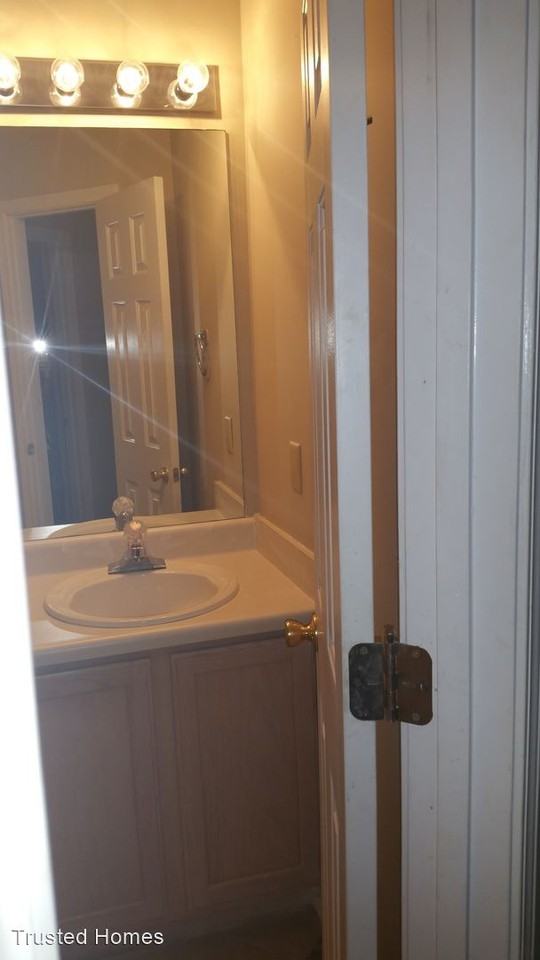 3607 Waldrop Rd - Photo 3 of 10