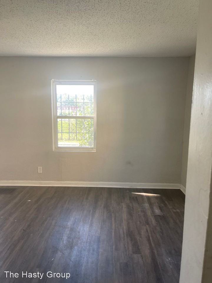 13411 5th St - Photo 2 of 12