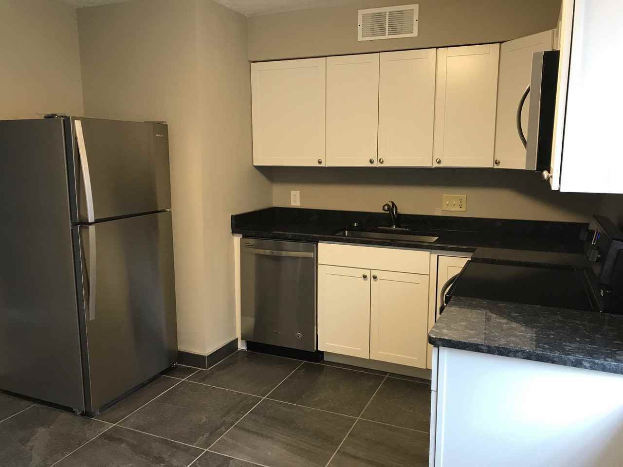 1235 Summit St - Photo 2 of 6