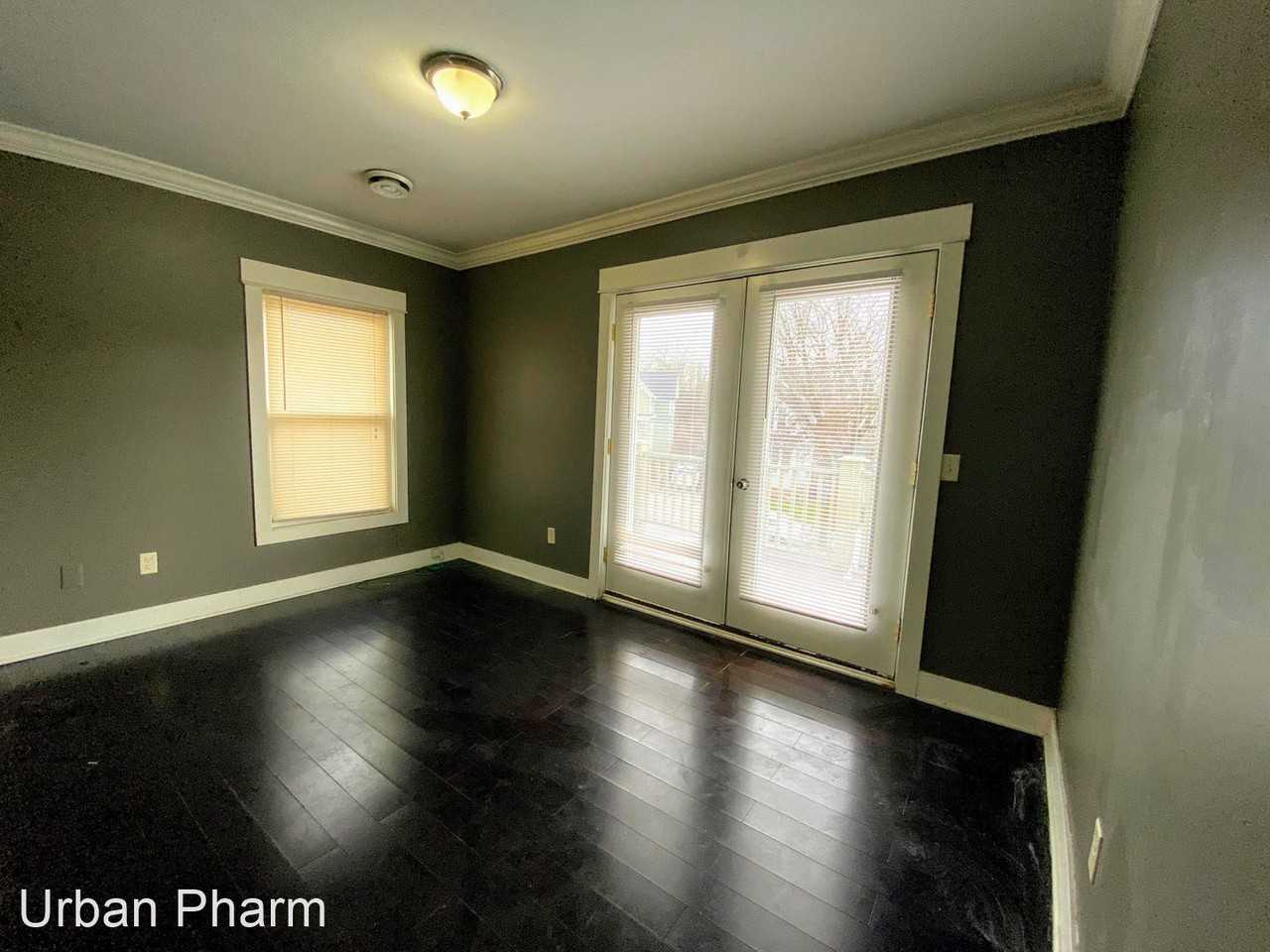 709 Lake Drive SE - Photo 2 of 9