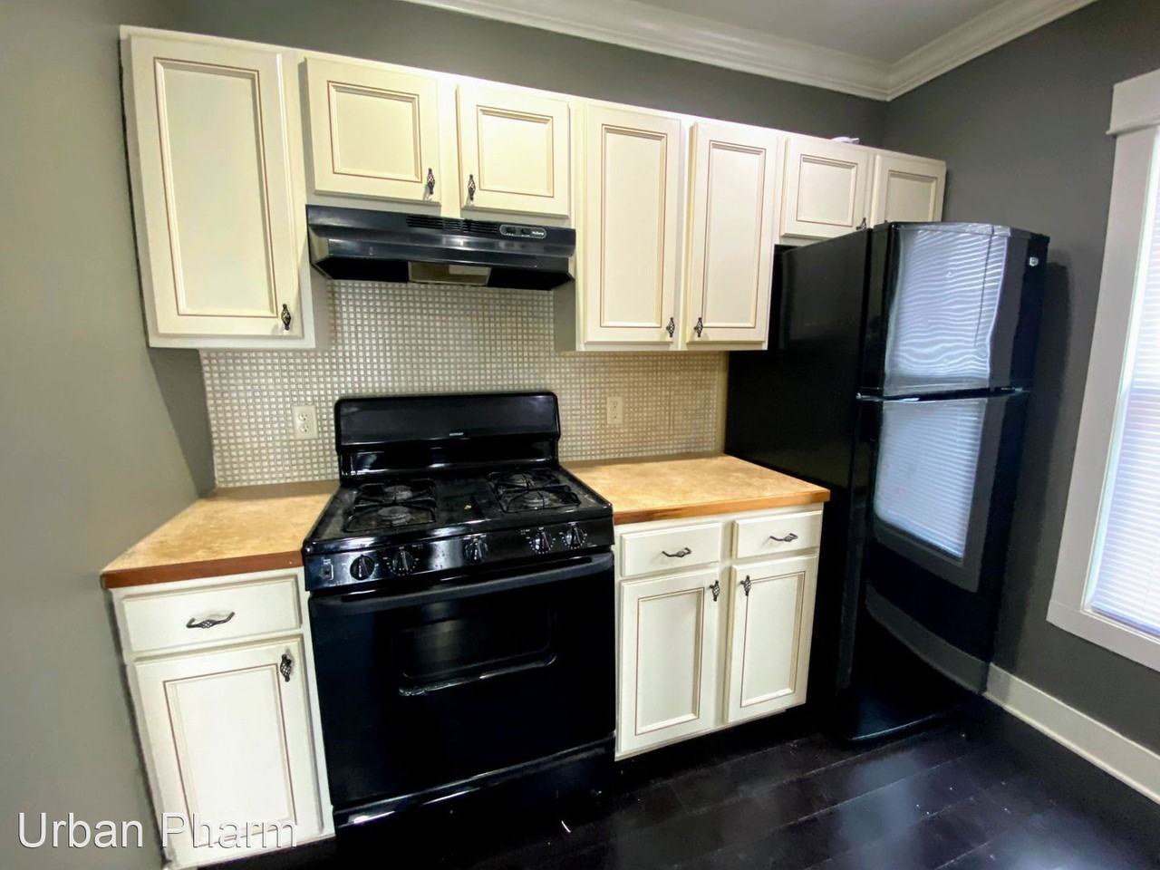 709 Lake Drive SE - Photo 3 of 9