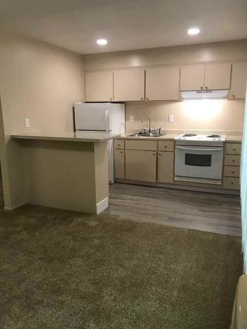 8 Donegal Ct - Photo 7 of 27