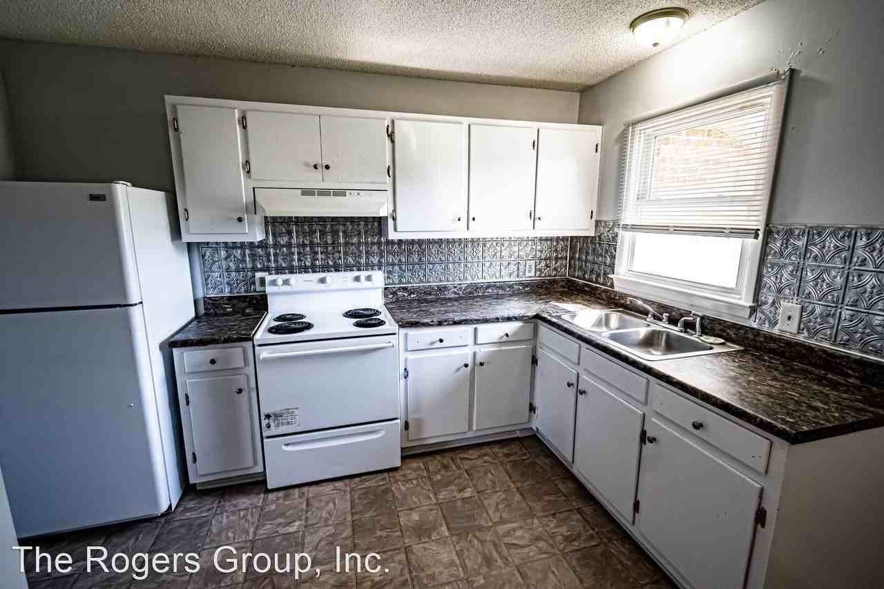 Warrenton Village Dr. - Photo 3 of 8