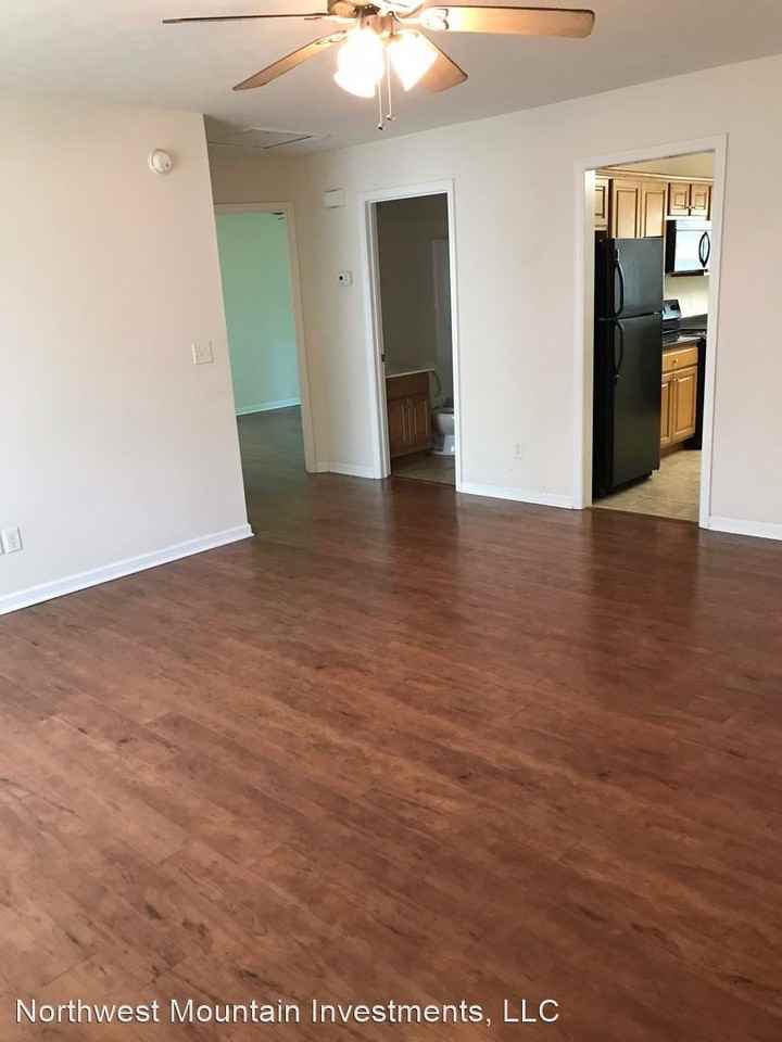 901A&B WORTH ST - Photo 2 of 6