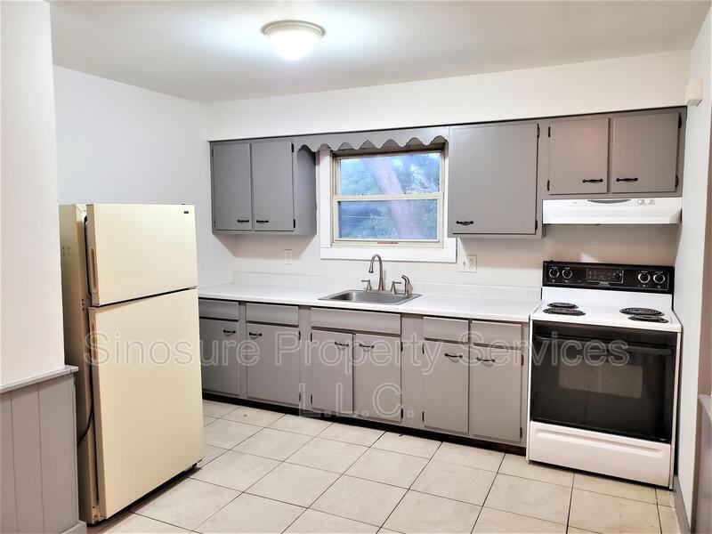 39 Grove Ave - Photo 2 of 7