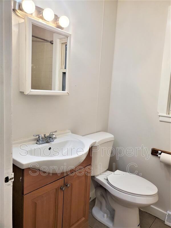 39 Grove Ave - Photo 3 of 7