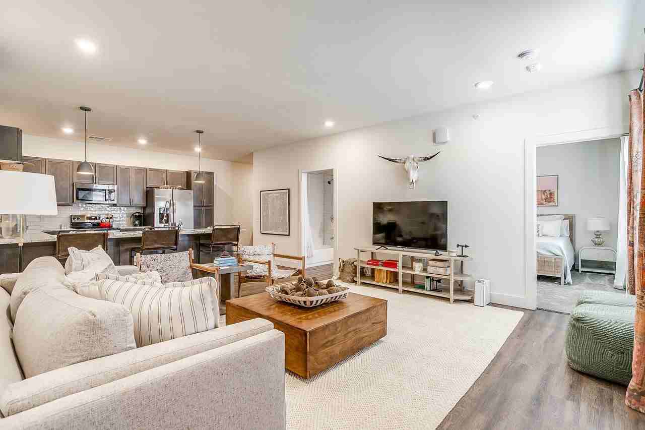 xThe McCoy - Photo 3 of 28