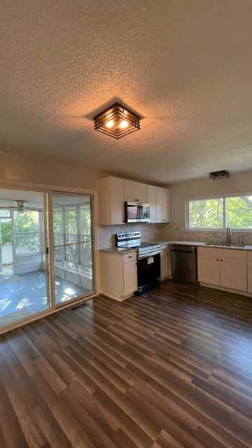 1341 Cave Springs Estate Drive - Photo 2 of 24