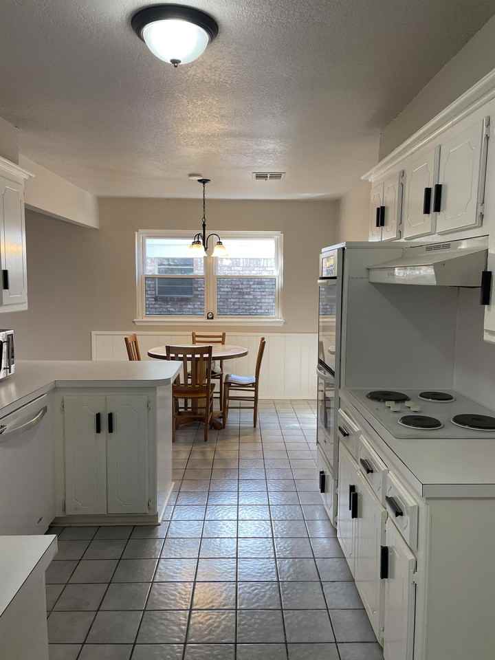 1600 Cambridge Dr #1 - Photo 3 of 18