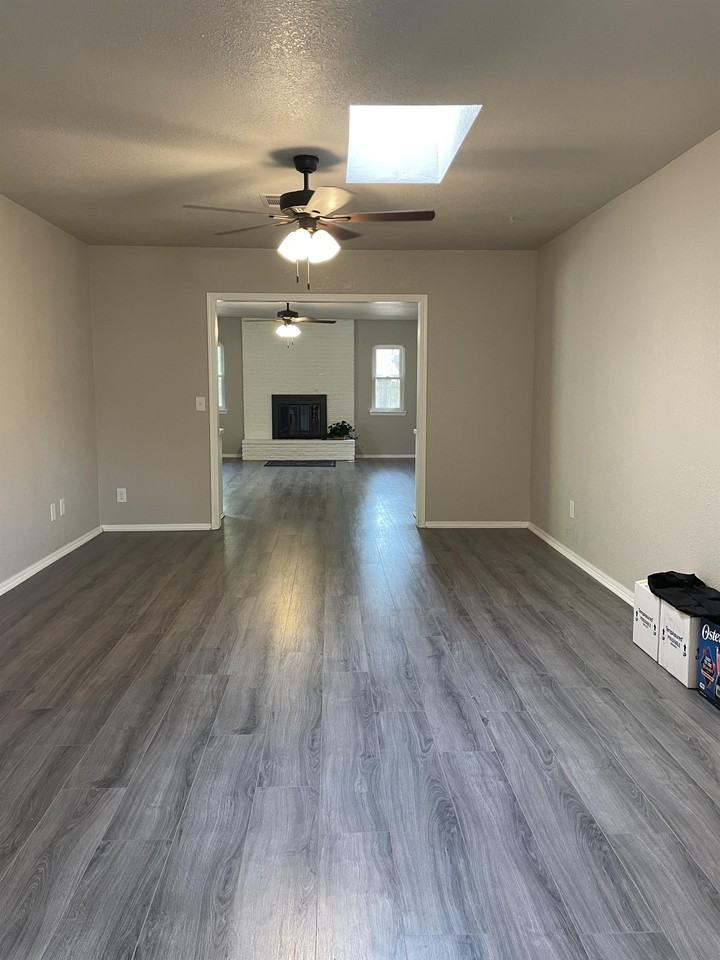 1600 Cambridge Dr #1 - Photo 5 of 18