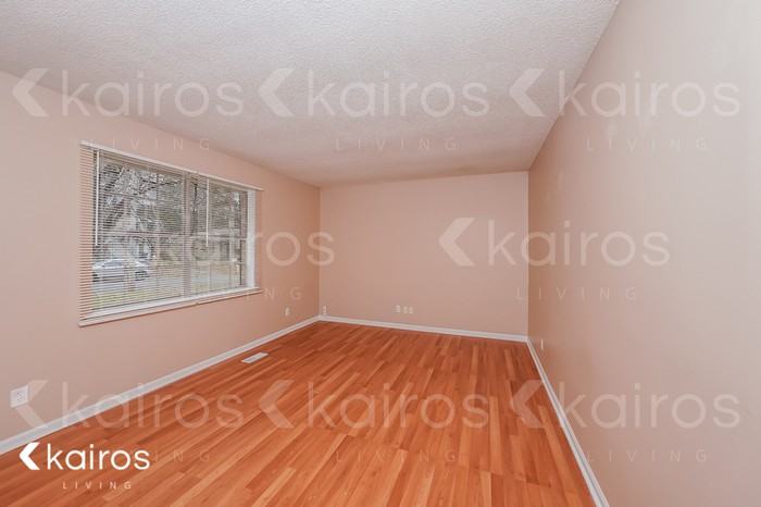 1945 Croydon Cir - Photo 3 of 17