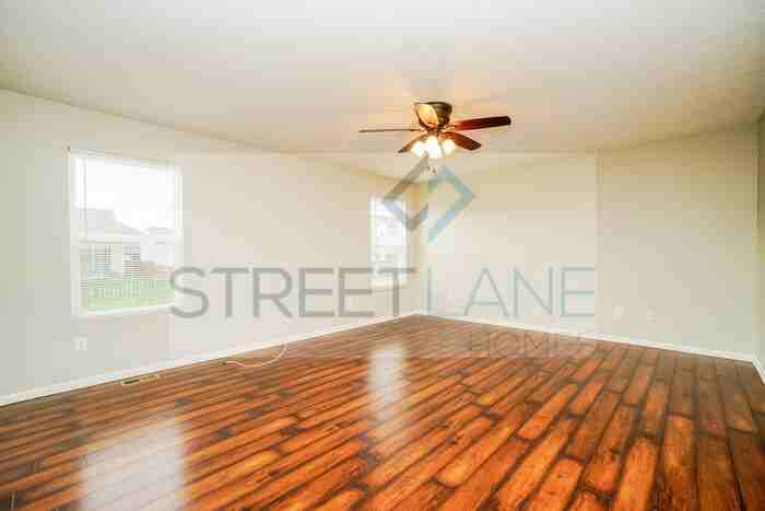 471 Mogul Dr - Photo 2 of 15