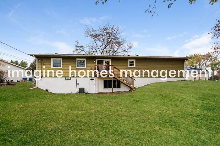 1764 Serpentine Dr - Photo 3 of 14