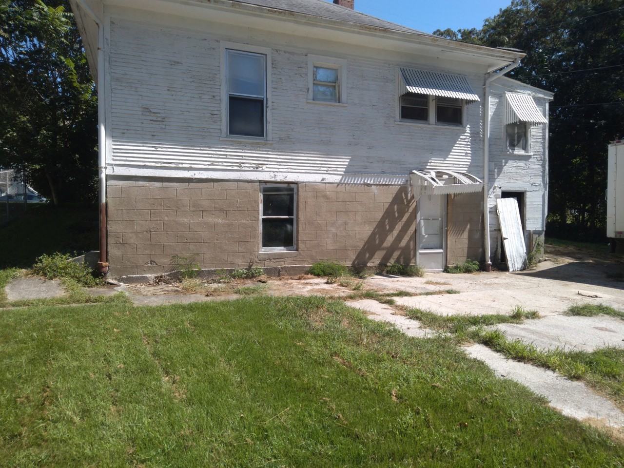 3000 Alby St - Photo 2 of 20