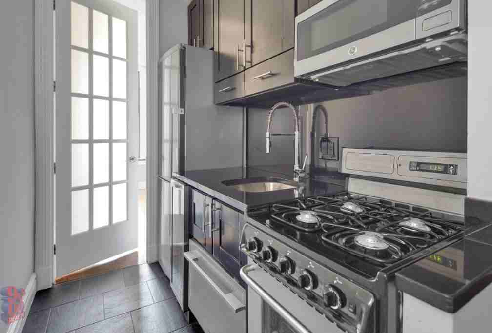 Mott St #8 - Photo 2 of 6