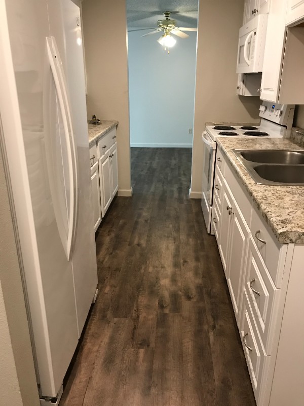 121 N Center St - Photo 2 of 10