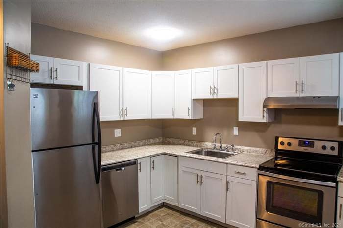 140 Maple Ave #B - Photo 2 of 17