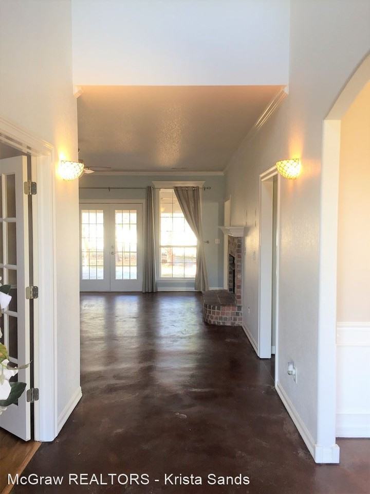 3224 N Oak Ave - Photo 2 of 29