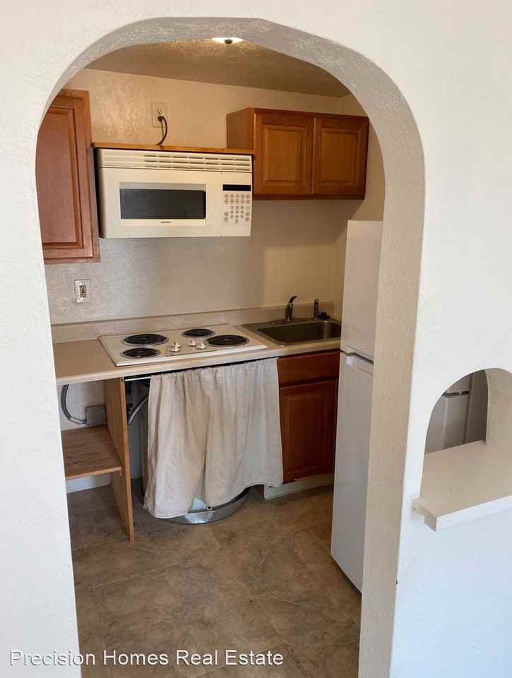 407 N Front St - Photo 2 of 7