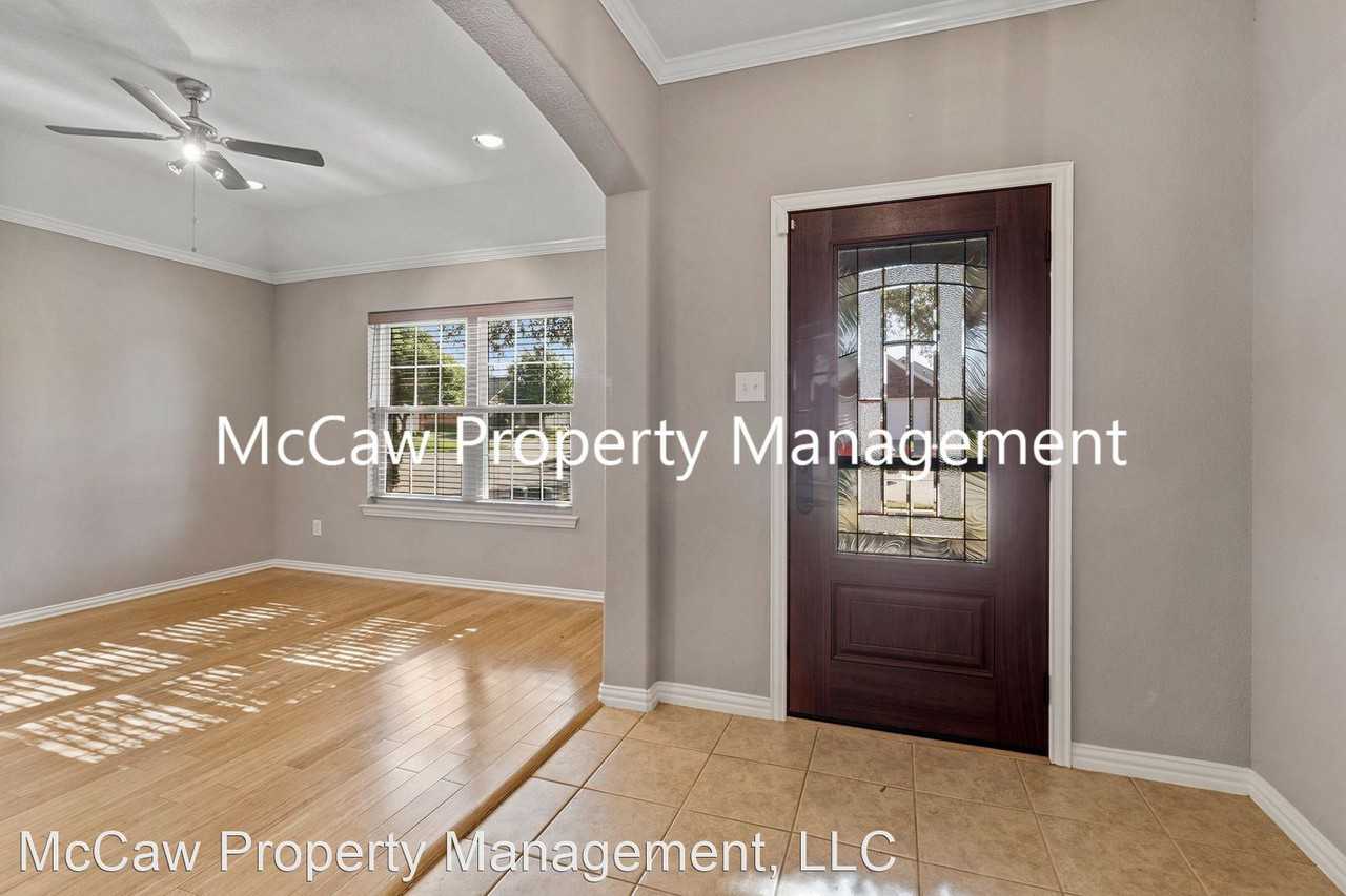 604 Creekside Dr - Photo 3 of 21