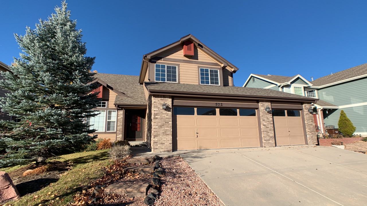 572 Fox Run Cir - Photo 2 of 17