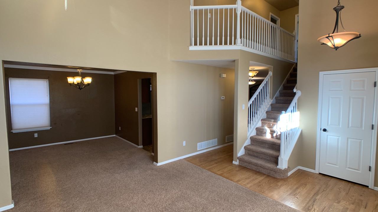 572 Fox Run Cir - Photo 3 of 17