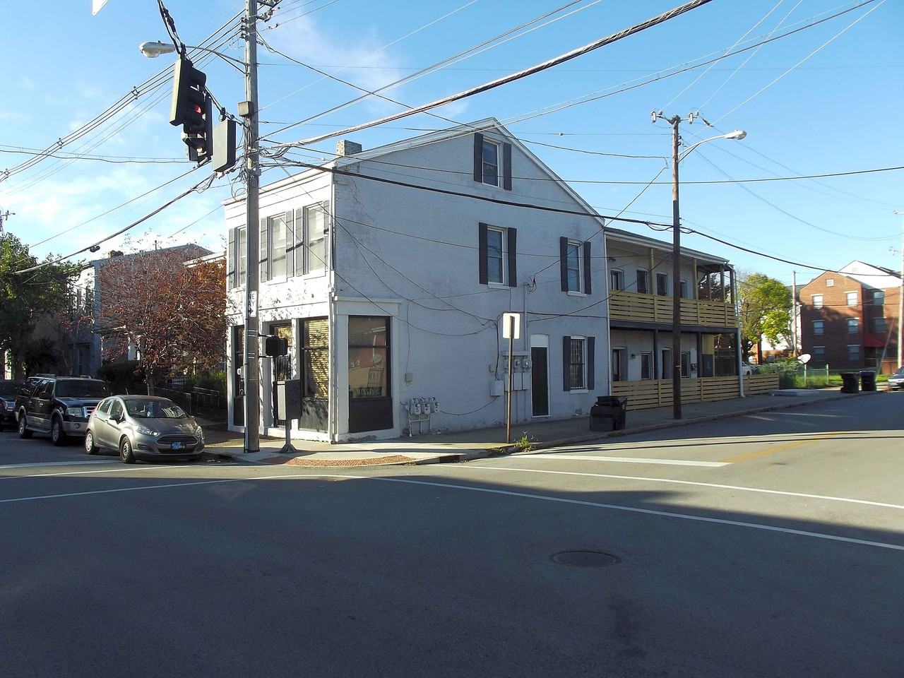 552 S Campbell St - Photo 2 of 10