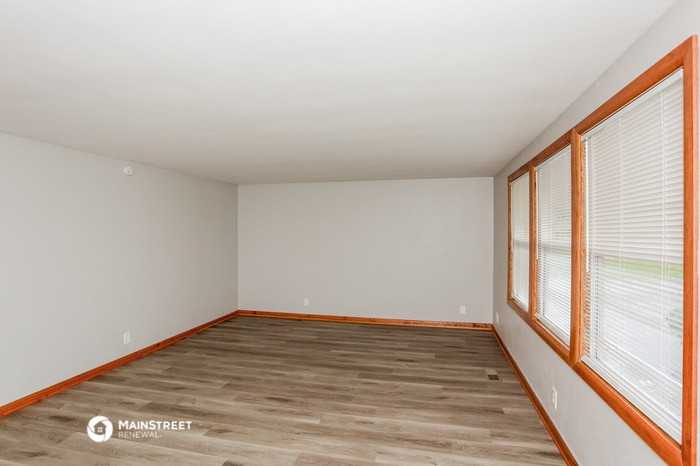 2311 E 40th St - Photo 3 of 16