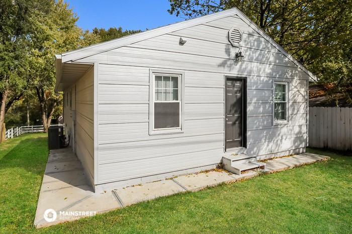 11329 E 13th St S - Photo 2 of 17