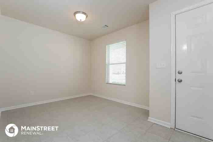 2509 Queen Bee Dr - Photo 3 of 16